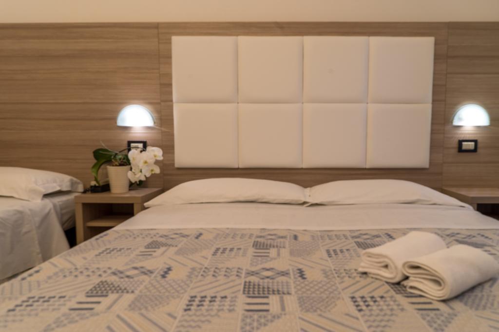 Hotel Onda Marina Misano Adriatico Zewnętrze zdjęcie